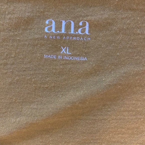 Yellow Ana tee - Picture 2 of 2